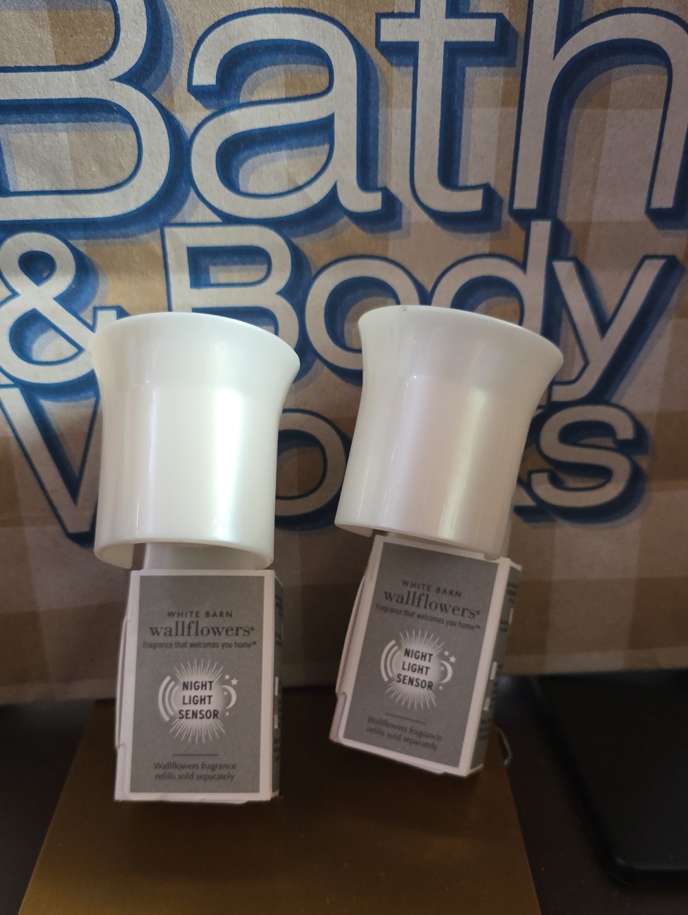 Wallflower 2 Plugs Bath & Body Works White Nwt With Nite Light
